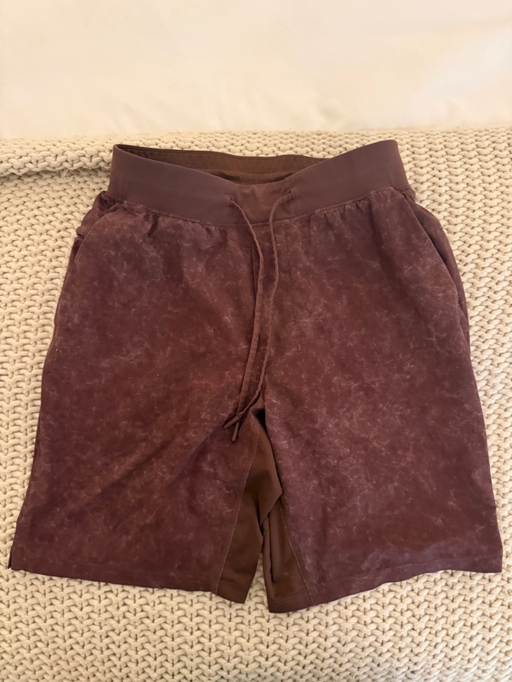 lululemon athletica Men's Maroon Athletic Drawstring Shorts